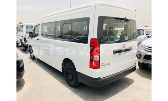 Acheter Import Voiture Toyota Hiace Blanc à Import - Dubai, Benin Acheter Import Voiture Toyota Hiace Blanc à Import - Dubai, Benin