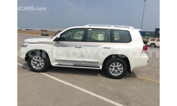 Ra Imported Toyota Land Cruiser funfun Ọkọ̀ in Import - Dubai ni Benin Ra Imported Toyota Land Cruiser funfun Ọkọ̀ in Import - Dubai ni Benin
