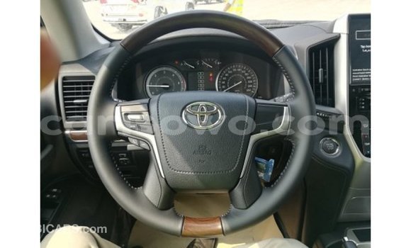 Ra Imported Toyota Land Cruiser funfun Ọkọ̀ in Import - Dubai ni Benin Ra Imported Toyota Land Cruiser funfun Ọkọ̀ in Import - Dubai ni Benin