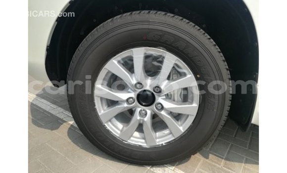 Ra Imported Toyota Land Cruiser funfun Ọkọ̀ in Import - Dubai ni Benin Ra Imported Toyota Land Cruiser funfun Ọkọ̀ in Import - Dubai ni Benin