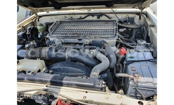 Acheter Import Voiture Toyota Land Cruiser Blanc à Import - Dubai, Benin Acheter Import Voiture Toyota Land Cruiser Blanc à Import - Dubai, Benin