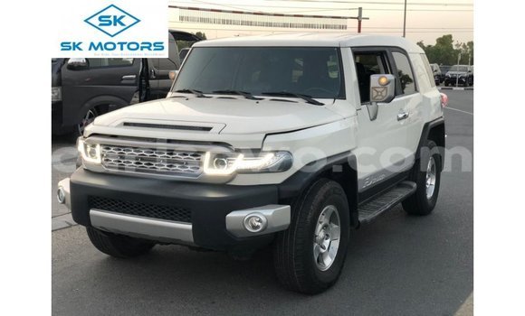 Acheter Import Voiture Toyota FJ Cruiser Blanc à Import - Dubai, Benin Acheter Import Voiture Toyota FJ Cruiser Blanc à Import - Dubai, Benin