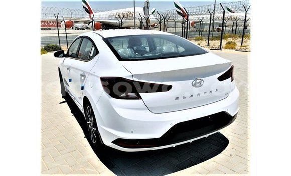 Sayi Imported Hyundai Elantra White Mota in Import - Dubai a Benin Sayi Imported Hyundai Elantra White Mota in Import - Dubai a Benin