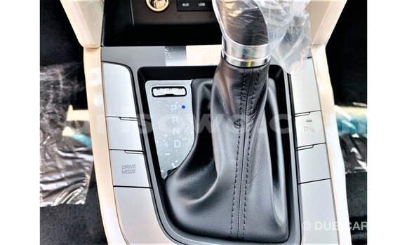 Sayi Imported Hyundai Elantra White Mota in Import - Dubai a Benin Sayi Imported Hyundai Elantra White Mota in Import - Dubai a Benin