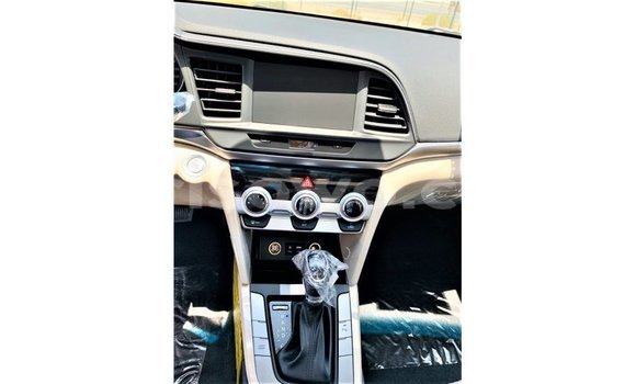 Sayi Imported Hyundai Elantra White Mota in Import - Dubai a Benin Sayi Imported Hyundai Elantra White Mota in Import - Dubai a Benin