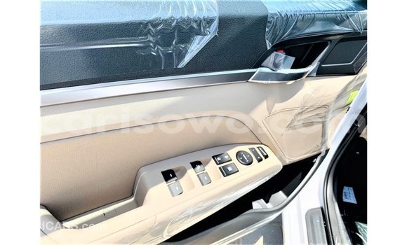 Sayi Imported Hyundai Elantra White Mota in Import - Dubai a Benin Sayi Imported Hyundai Elantra White Mota in Import - Dubai a Benin