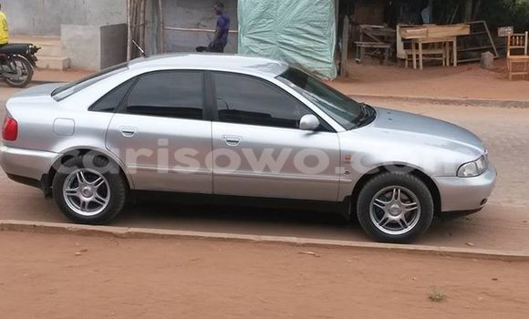 Sayi Na hannu Audi A4 Azurfa Mota in Savalou a Benin