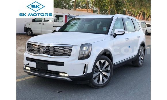 Acheter Import Voiture Kia Carens Blanc à Import - Dubai, Benin