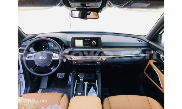 Acheter Import Voiture Kia Carens Blanc à Import - Dubai, Benin Acheter Import Voiture Kia Carens Blanc à Import - Dubai, Benin