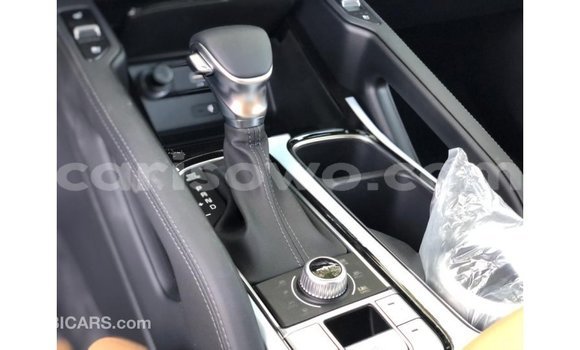 Acheter Import Voiture Kia Carens Blanc à Import - Dubai, Benin Acheter Import Voiture Kia Carens Blanc à Import - Dubai, Benin