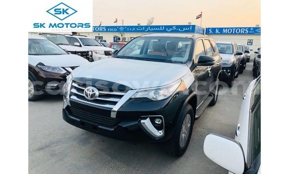 Acheter Import Voiture Toyota Fortuner Noir à Import - Dubai, Benin