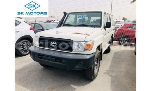 Ra Imported Toyota Land Cruiser funfun Ọkọ̀ in Import - Dubai ni Benin