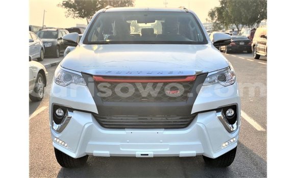 Acheter Import Voiture Toyota Fortuner Blanc à Import - Dubai, Benin