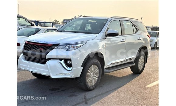 Sayi Imported Toyota Fortuner White Mota in Import - Dubai a Benin Sayi Imported Toyota Fortuner White Mota in Import - Dubai a Benin