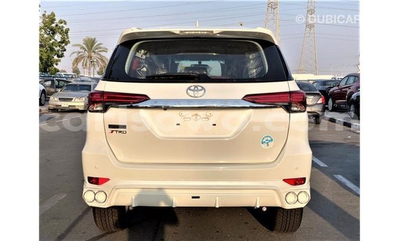 Sayi Imported Toyota Fortuner White Mota in Import - Dubai a Benin Sayi Imported Toyota Fortuner White Mota in Import - Dubai a Benin