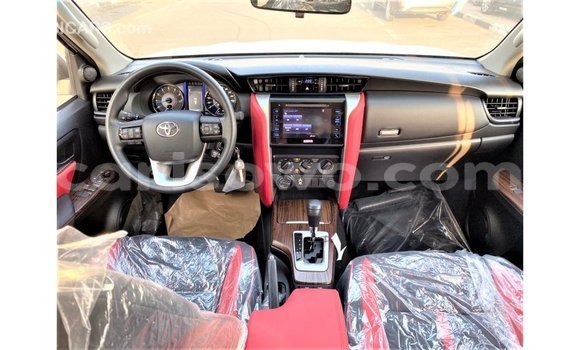 Sayi Imported Toyota Fortuner White Mota in Import - Dubai a Benin Sayi Imported Toyota Fortuner White Mota in Import - Dubai a Benin