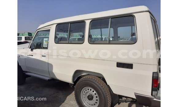 Ra Imported Toyota Land Cruiser funfun Ọkọ̀ in Import - Dubai ni Benin Ra Imported Toyota Land Cruiser funfun Ọkọ̀ in Import - Dubai ni Benin