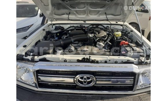 Ra Imported Toyota Land Cruiser funfun Ọkọ̀ in Import - Dubai ni Benin Ra Imported Toyota Land Cruiser funfun Ọkọ̀ in Import - Dubai ni Benin