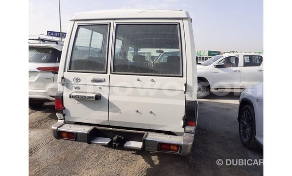 Ra Imported Toyota Land Cruiser funfun Ọkọ̀ in Import - Dubai ni Benin Ra Imported Toyota Land Cruiser funfun Ọkọ̀ in Import - Dubai ni Benin