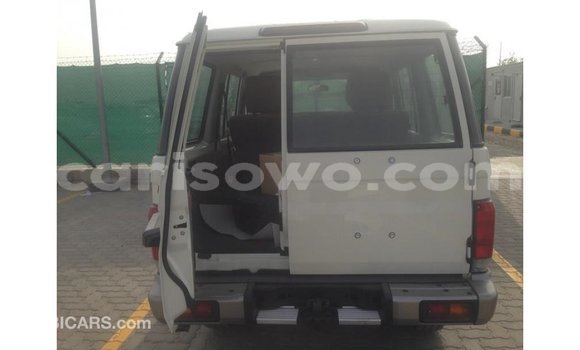 Ra Imported Toyota Land Cruiser funfun Ọkọ̀ in Import - Dubai ni Benin Ra Imported Toyota Land Cruiser funfun Ọkọ̀ in Import - Dubai ni Benin