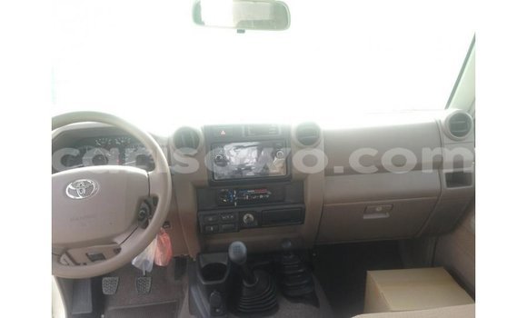 Ra Imported Toyota Land Cruiser funfun Ọkọ̀ in Import - Dubai ni Benin Ra Imported Toyota Land Cruiser funfun Ọkọ̀ in Import - Dubai ni Benin
