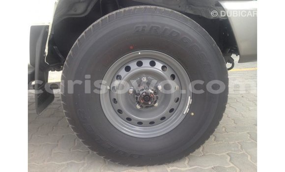 Ra Imported Toyota Land Cruiser funfun Ọkọ̀ in Import - Dubai ni Benin Ra Imported Toyota Land Cruiser funfun Ọkọ̀ in Import - Dubai ni Benin