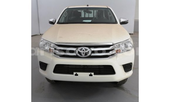 Sayi Imported Toyota Hilux White Mota in Import - Dubai a Benin