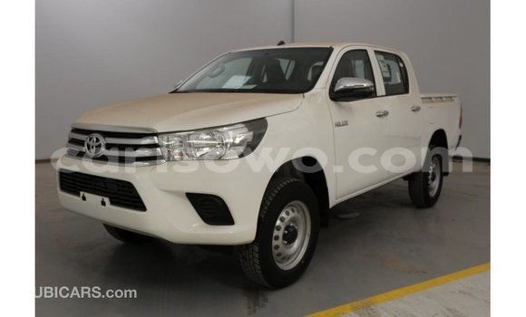 Sayi Imported Toyota Hilux White Mota in Import - Dubai a Benin Sayi Imported Toyota Hilux White Mota in Import - Dubai a Benin