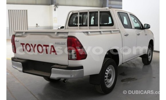 Sayi Imported Toyota Hilux White Mota in Import - Dubai a Benin Sayi Imported Toyota Hilux White Mota in Import - Dubai a Benin