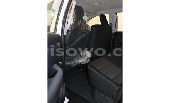 Sayi Imported Toyota Hilux White Mota in Import - Dubai a Benin Sayi Imported Toyota Hilux White Mota in Import - Dubai a Benin