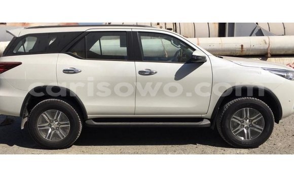 Sayi Imported Toyota Fortuner White Mota in Import - Dubai a Benin Sayi Imported Toyota Fortuner White Mota in Import - Dubai a Benin