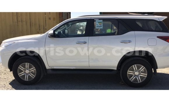 Sayi Imported Toyota Fortuner White Mota in Import - Dubai a Benin Sayi Imported Toyota Fortuner White Mota in Import - Dubai a Benin