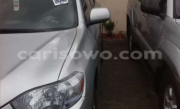 Sayi Na hannu Toyota Highlander Azurfa Mota in Porto Novo a Benin Sayi Na hannu Toyota Highlander Azurfa Mota in Porto Novo a Benin