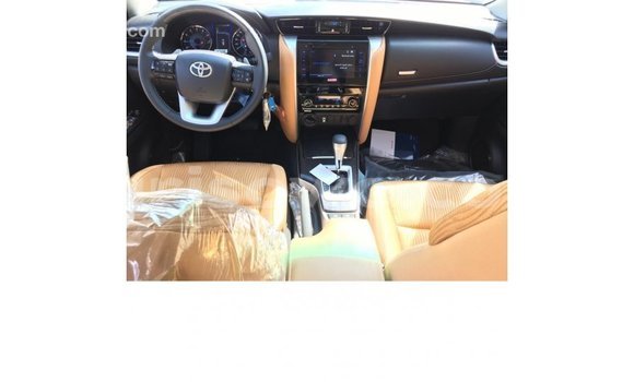 Sayi Imported Toyota Fortuner White Mota in Import - Dubai a Benin Sayi Imported Toyota Fortuner White Mota in Import - Dubai a Benin