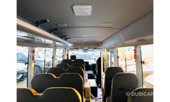 Acheter Import Utilitaire Toyota Coaster Blanc à Import - Dubai, Benin Acheter Import Utilitaire Toyota Coaster Blanc à Import - Dubai, Benin