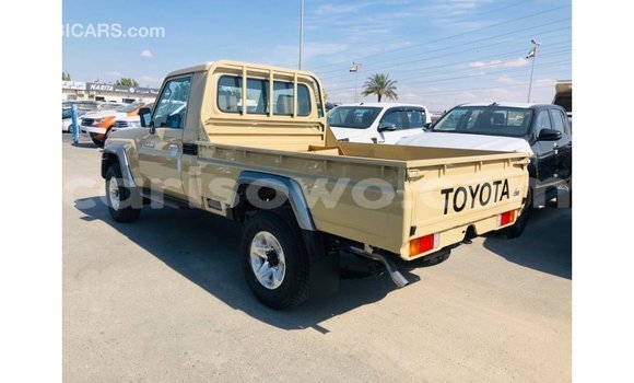 Acheter Import Voiture Toyota Land Cruiser Beige à Import - Dubai, Benin Acheter Import Voiture Toyota Land Cruiser Beige à Import - Dubai, Benin