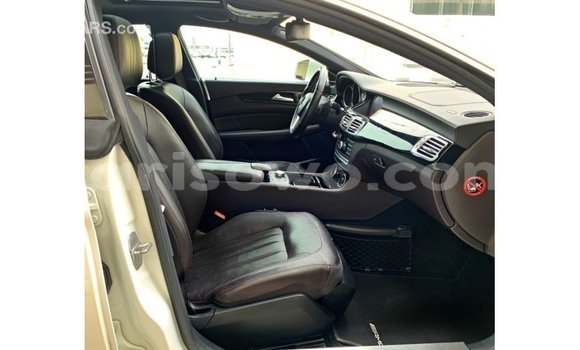 Acheter Import Voiture Mercedes-Benz 190 Blanc à Import - Dubai, Benin Acheter Import Voiture Mercedes-Benz 190 Blanc à Import - Dubai, Benin