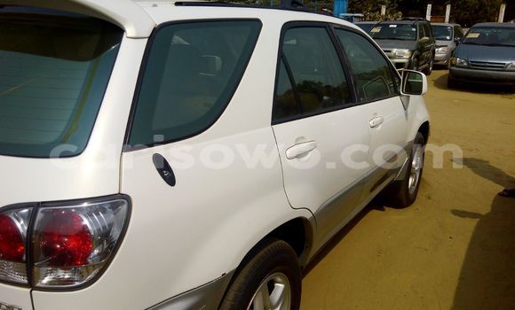 Acheter Occasion Voiture Lexus RX 300 Blanc à Cotonou, Benin Acheter Occasion Voiture Lexus RX 300 Blanc à Cotonou, Benin
