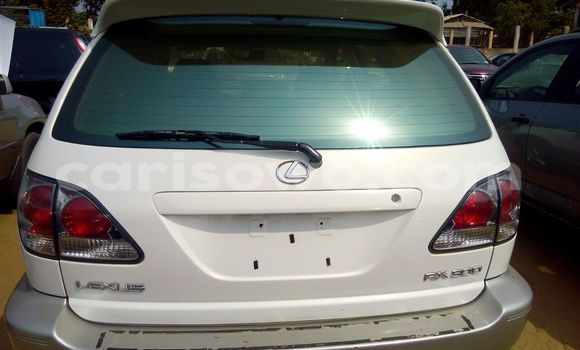 Acheter Occasion Voiture Lexus RX 300 Blanc à Cotonou, Benin Acheter Occasion Voiture Lexus RX 300 Blanc à Cotonou, Benin