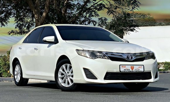 Sayi Imported Toyota Camry White Mota in Import - Dubai a Benin