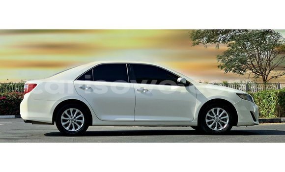 Sayi Imported Toyota Camry White Mota in Import - Dubai a Benin Sayi Imported Toyota Camry White Mota in Import - Dubai a Benin