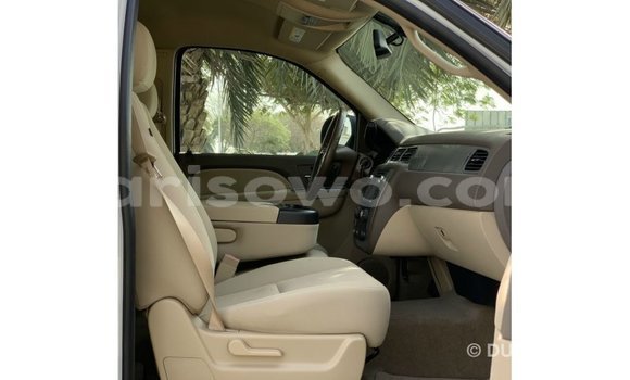 Sayi Imported Chevrolet Tahoe White Mota in Import - Dubai a Benin Sayi Imported Chevrolet Tahoe White Mota in Import - Dubai a Benin