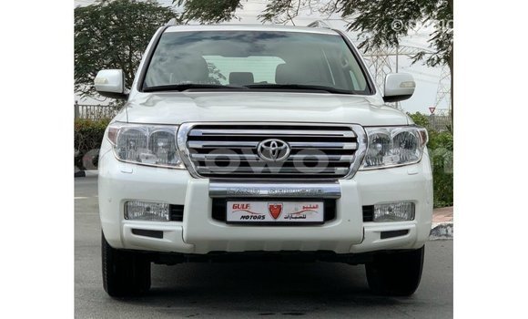 Sayi Imported Toyota Land Cruiser White Mota in Import - Dubai a Benin Sayi Imported Toyota Land Cruiser White Mota in Import - Dubai a Benin