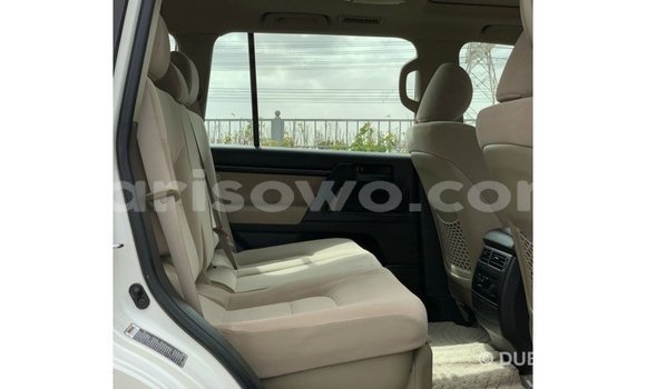 Sayi Imported Toyota Land Cruiser White Mota in Import - Dubai a Benin Sayi Imported Toyota Land Cruiser White Mota in Import - Dubai a Benin