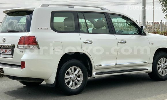 Sayi Imported Toyota Land Cruiser White Mota in Import - Dubai a Benin Sayi Imported Toyota Land Cruiser White Mota in Import - Dubai a Benin
