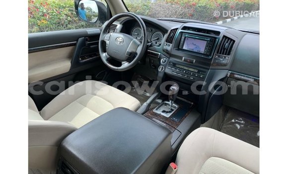 Sayi Imported Toyota Land Cruiser White Mota in Import - Dubai a Benin Sayi Imported Toyota Land Cruiser White Mota in Import - Dubai a Benin