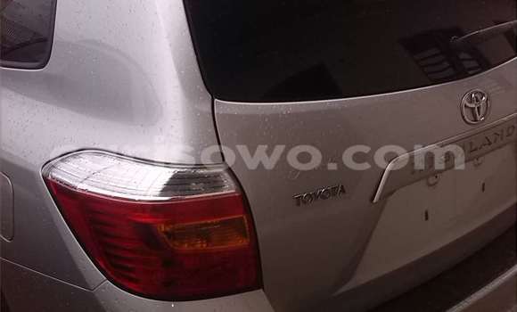 Sayi Na hannu Toyota Highlander Azurfa Mota in Porto Novo a Benin Sayi Na hannu Toyota Highlander Azurfa Mota in Porto Novo a Benin