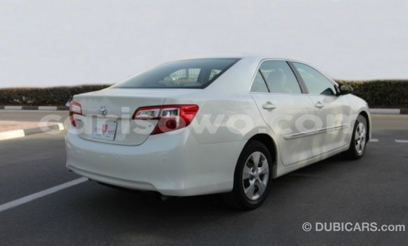 Sayi Imported Toyota Camry White Mota in Import - Dubai a Benin Sayi Imported Toyota Camry White Mota in Import - Dubai a Benin