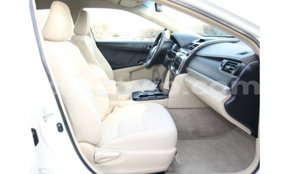 Sayi Imported Toyota Camry White Mota in Import - Dubai a Benin Sayi Imported Toyota Camry White Mota in Import - Dubai a Benin