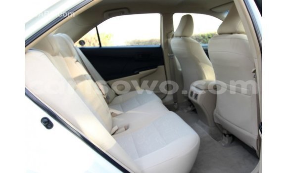 Sayi Imported Toyota Camry White Mota in Import - Dubai a Benin Sayi Imported Toyota Camry White Mota in Import - Dubai a Benin